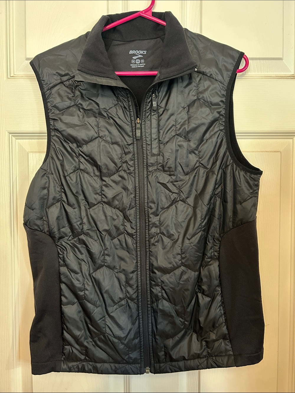 Brooks Women's Black Quilted Zip-Front Vest